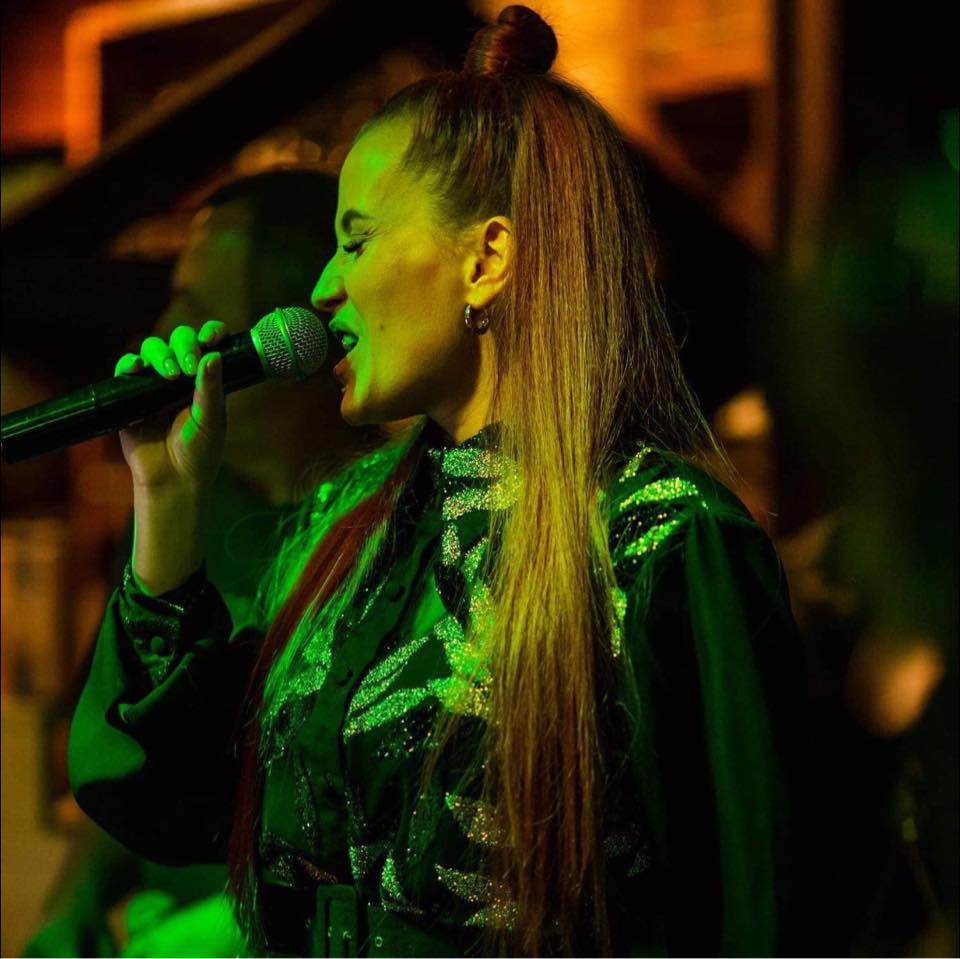 Mihaela Andrei - Mentor Canto, expert în tehnică vocală solidă.