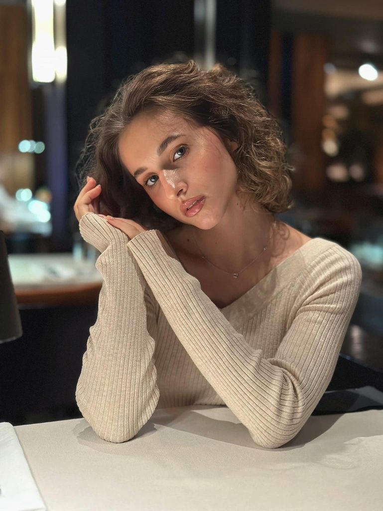 Emmy Diaconu - Mentor Canto axat pe genuri moderne și prezență live.